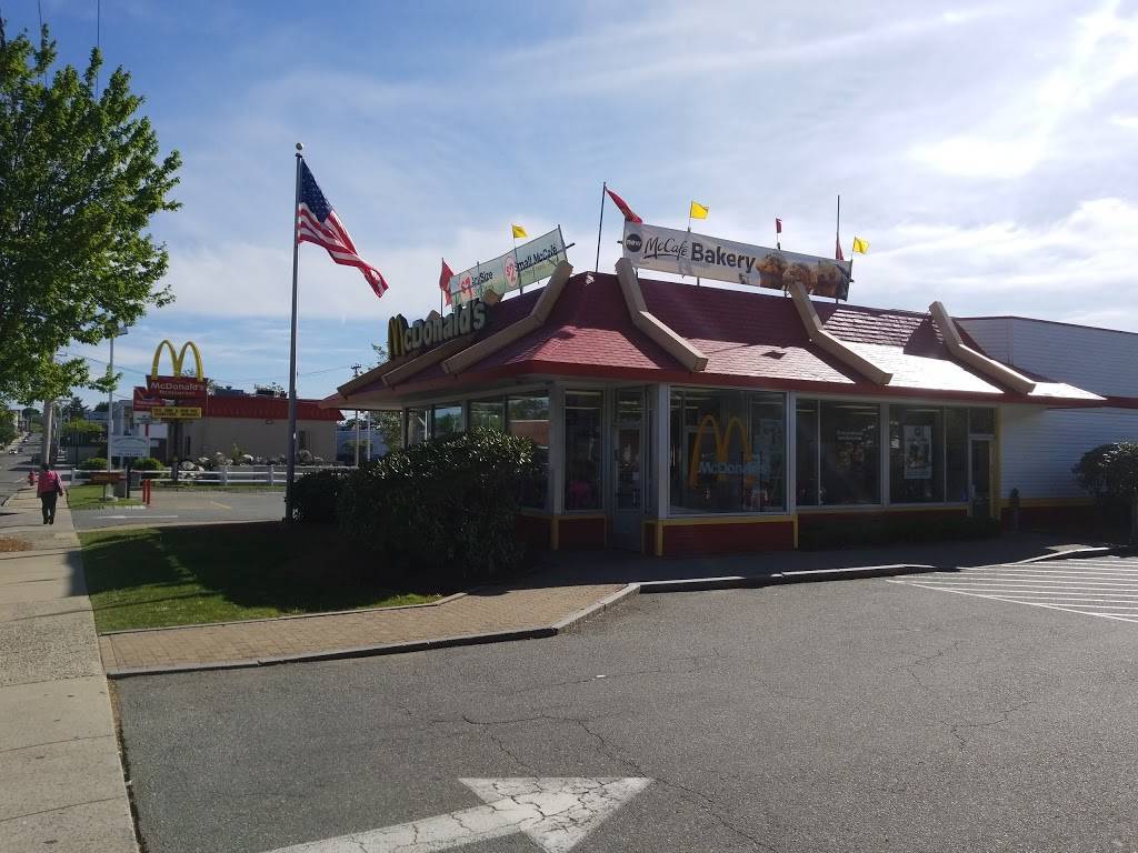McDonalds | cafe | 114 Broadway, Malden, MA 02148, USA | 7813224443 OR +1 781-322-4443