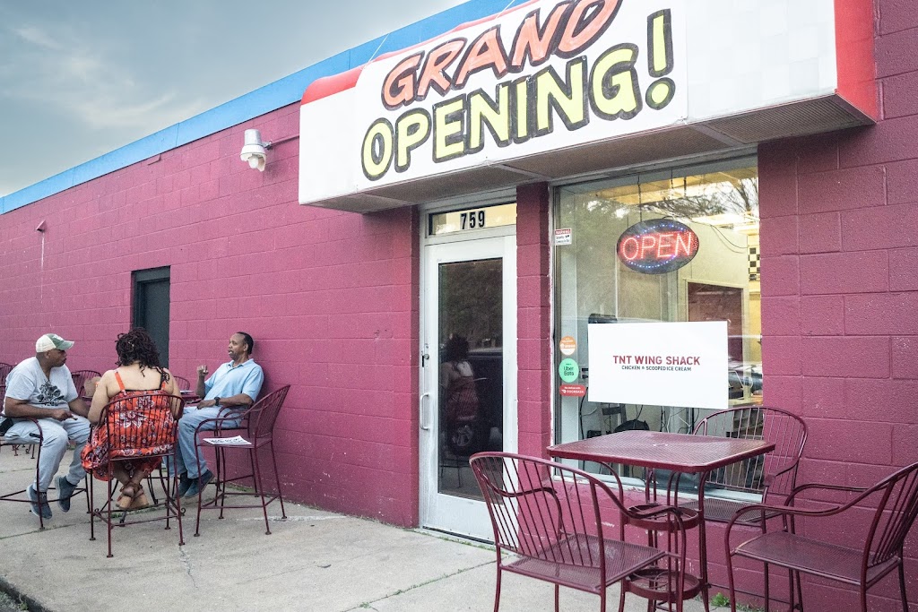 TNT Wing Shack | restaurant | 1048 Rice St, St Paul, MN 55117, USA | 6512194627 OR +1 651-219-4627