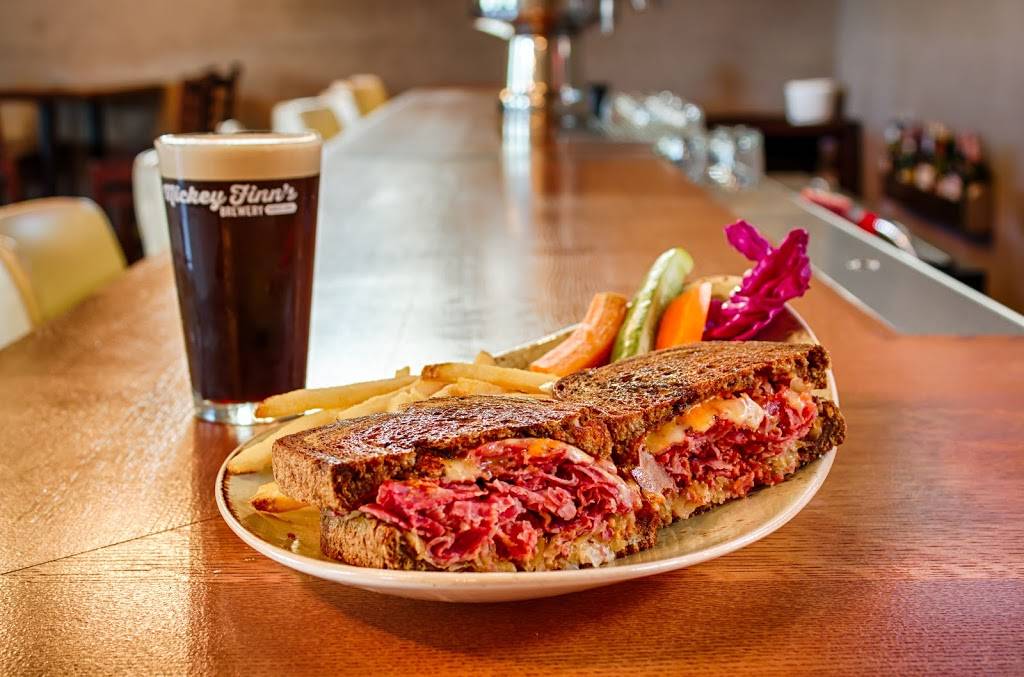 Mickey Finns Brewery | restaurant | 345 N Milwaukee Ave, Libertyville, IL 60048, USA | 8473626688 OR +1 847-362-6688