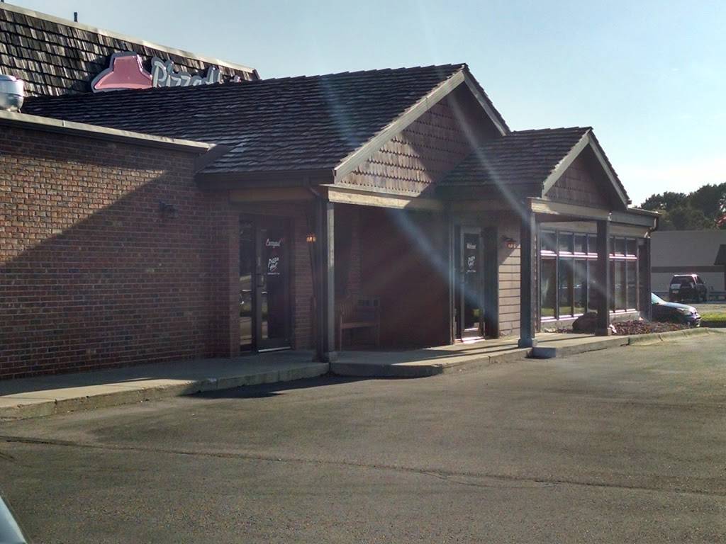 Pizza Hut | meal takeaway | 422 W Pine St, Baraboo, WI 53913, USA | 6083569500 OR +1 608-356-9500