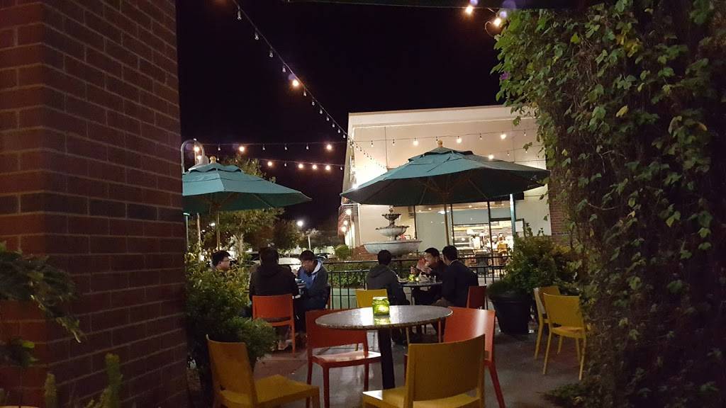 Oakshade Town Center | shopping mall | 2107-2151 Cowell Blvd, Davis, CA 95618, USA | 9252791800 OR +1 925-279-1800