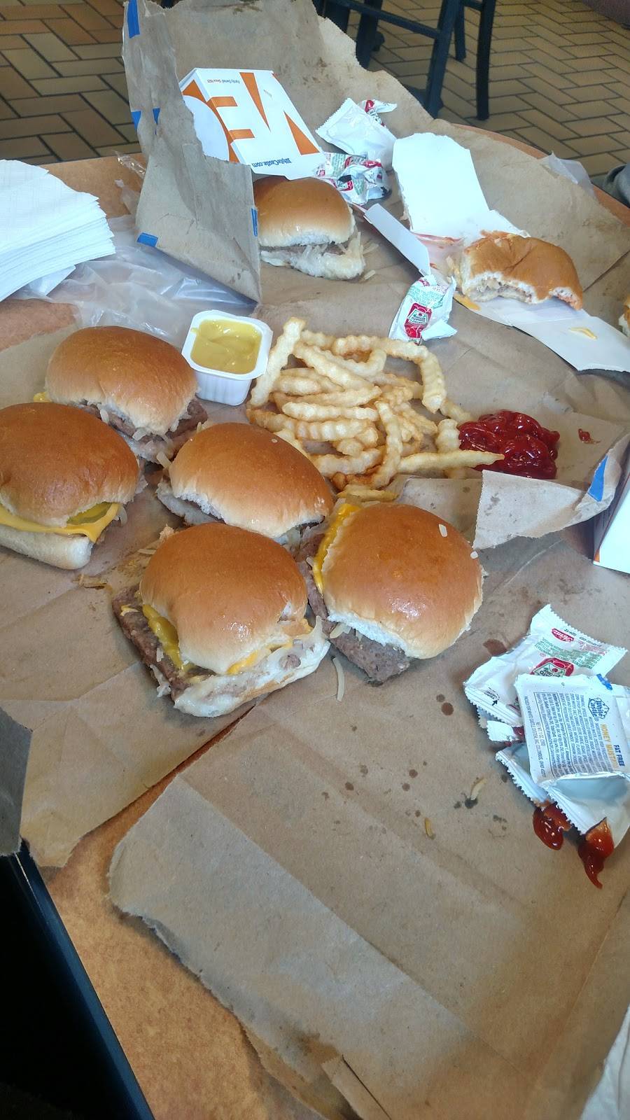 White Castle | restaurant | 110 E N Ave, Carol Stream, IL 60188, USA | 6305109111 OR +1 630-510-9111