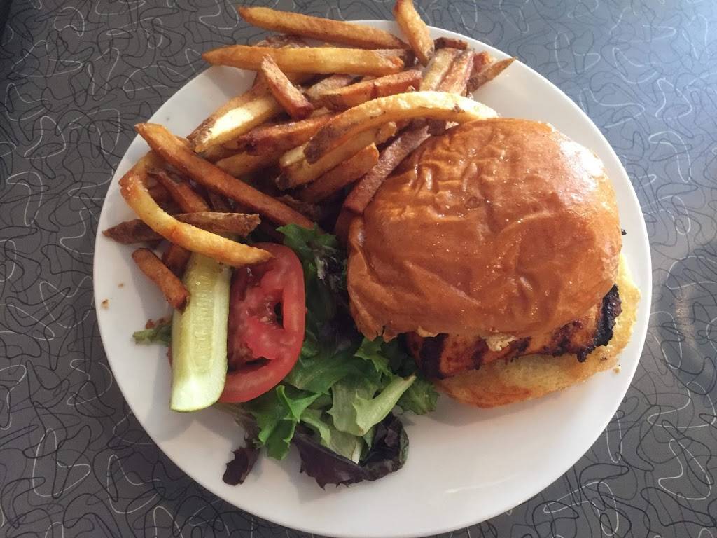 Palisades Cafe | restaurant | 117 1st St W, Mt Vernon, IA 52314, USA | 3198954041 OR +1 319-895-4041