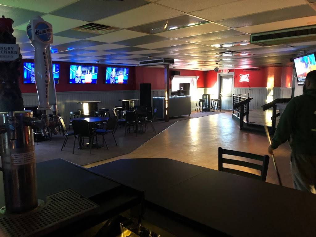 The Gym Party Bar & Grill | night club | 2279 Hubbell Ave, Des Moines, IA 50317, USA | 5152631186 OR +1 515-263-1186