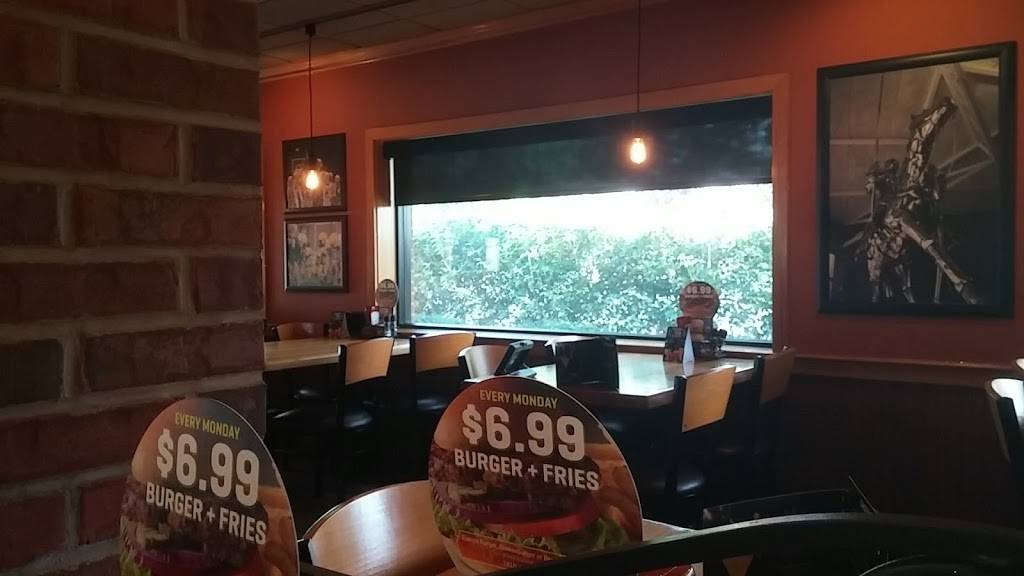 Applebees Grill + Bar | restaurant | 3730 Village Dr, Lincoln, NE 68516, USA | 4024201182 OR +1 402-420-1182