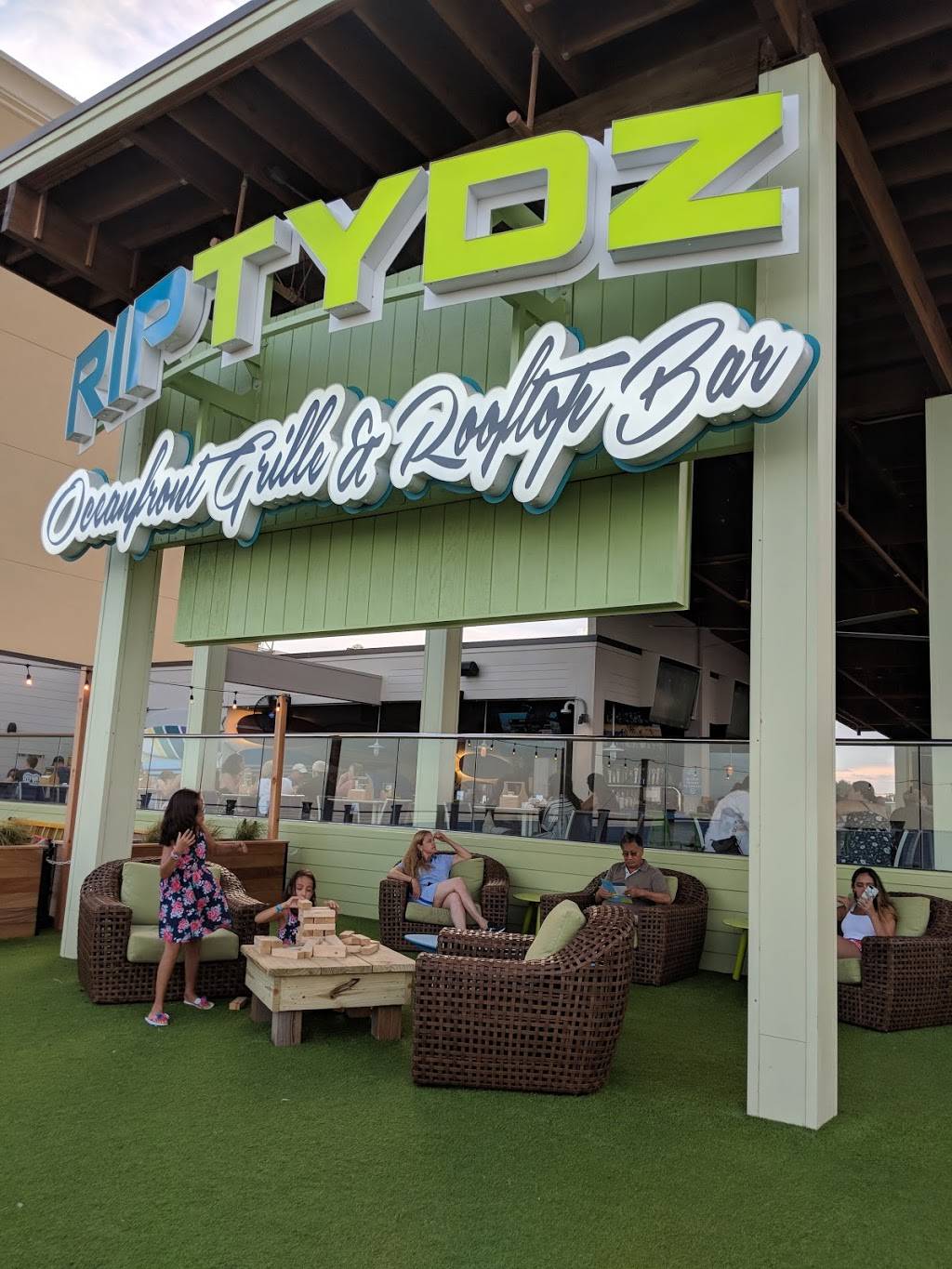 RipTydz Oceanfront Grille & Rooftop Bar | restaurant | 1210 North Ocean Blvd, Myrtle Beach, SC 29577, USA | 8439451204 OR +1 843-945-1204