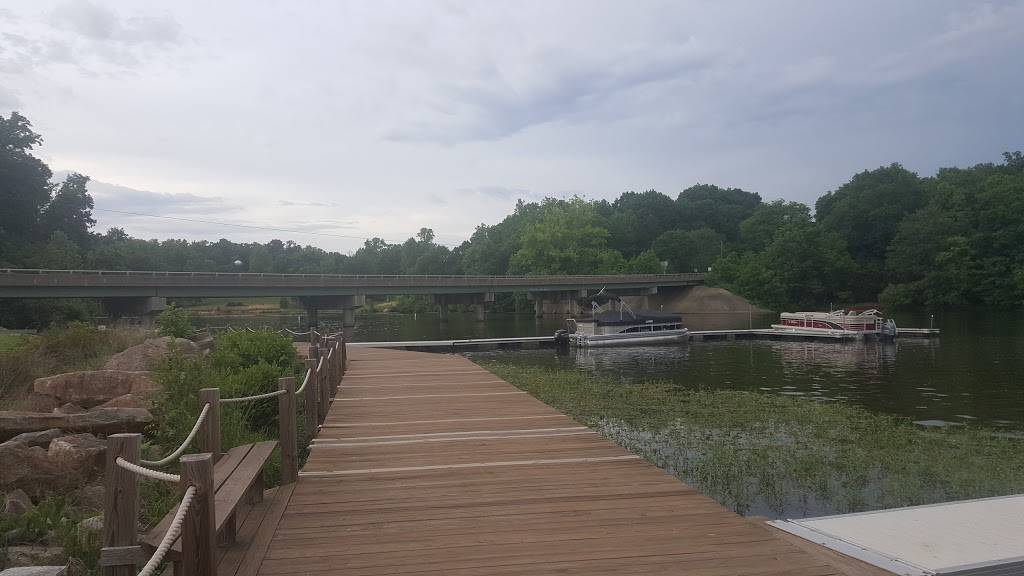 The Boardwalk on Lake Anna | restaurant | 200 Boardwalk Way, Mineral, VA 23117, USA | 5408945011 OR +1 540-894-5011