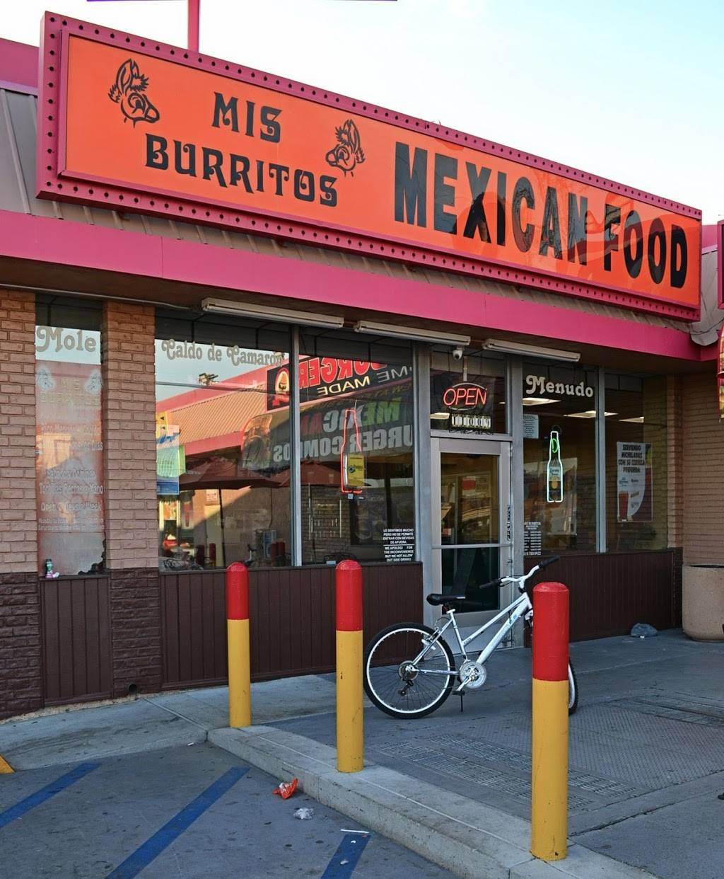 Mis Burritos | restaurant | 11009 Victory Blvd, North Hollywood, CA 91606, USA | 8187609922 OR +1 818-760-9922