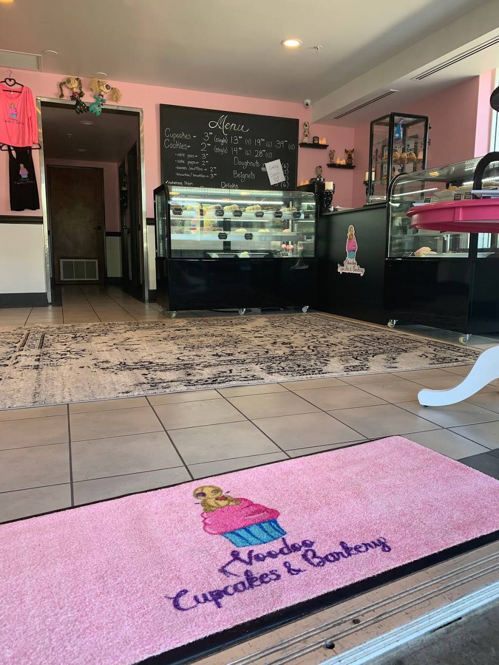Voodoo Cupcakes and Barkery | restaurant | 2100 E Katella Ave Suite 100, Anaheim, CA 92806, USA | 9493167585 OR +1 949-316-7585