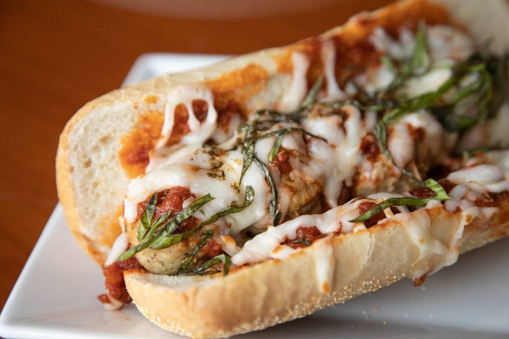 Little Tails Bar & Grill | restaurant | 840 S Waukegan Rd #113, Lake Forest, IL 60045, USA | 8472352908 OR +1 847-235-2908