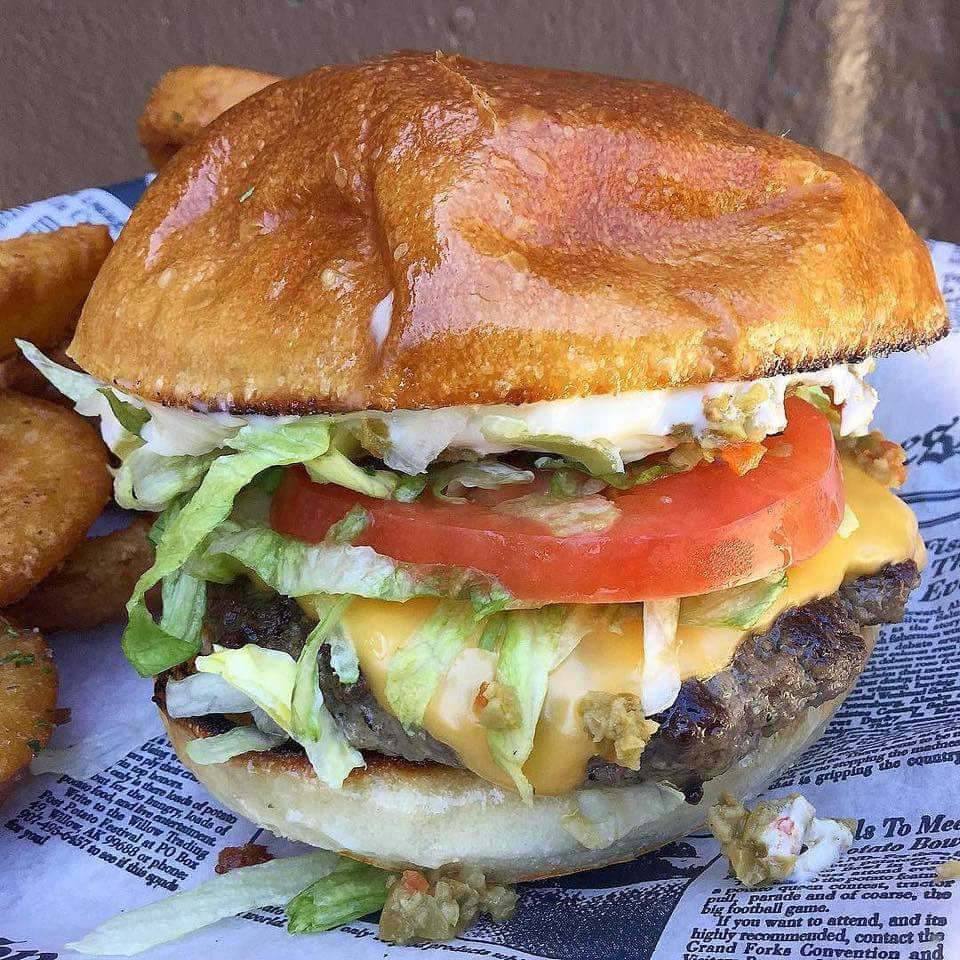 The Holiday Bar | restaurant | 801 5th St NW, Grand Rapids, MI 49504, USA | 6164569058 OR +1 616-456-9058