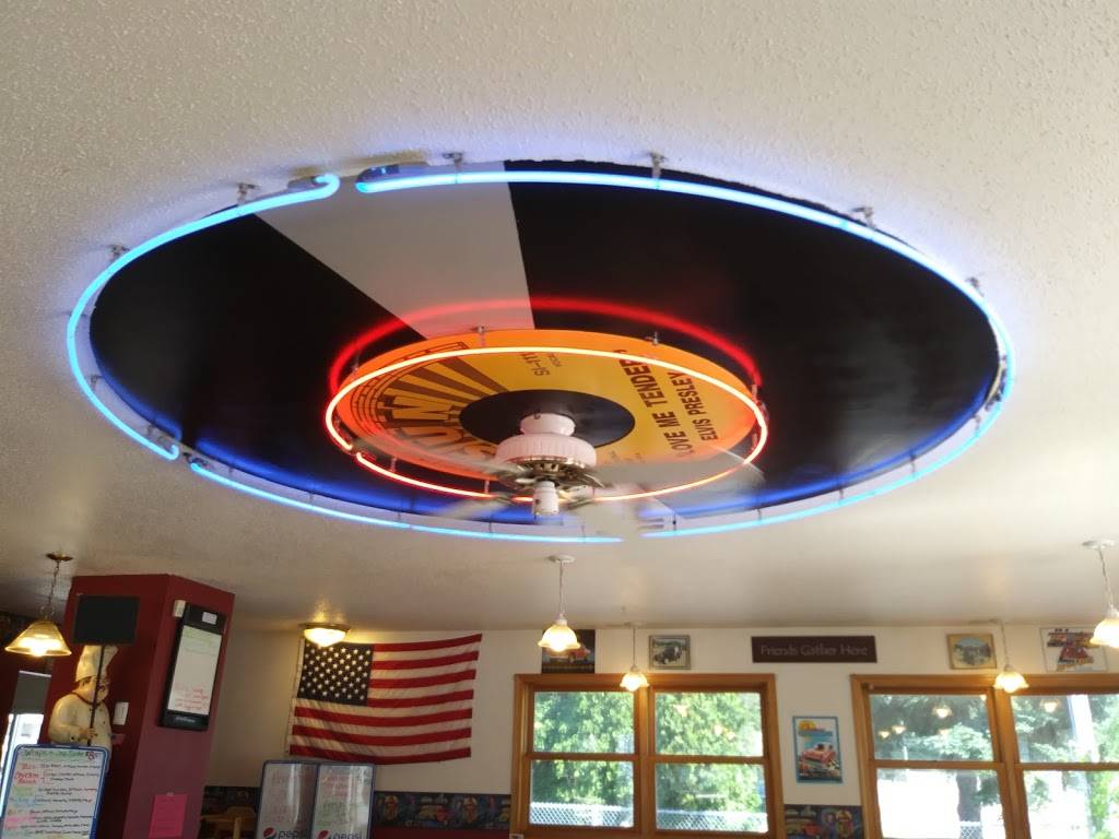 Cruisin Cafe | restaurant | 1010 Market St, Nekoosa, WI 54457, USA | 7158861626 OR +1 715-886-1626