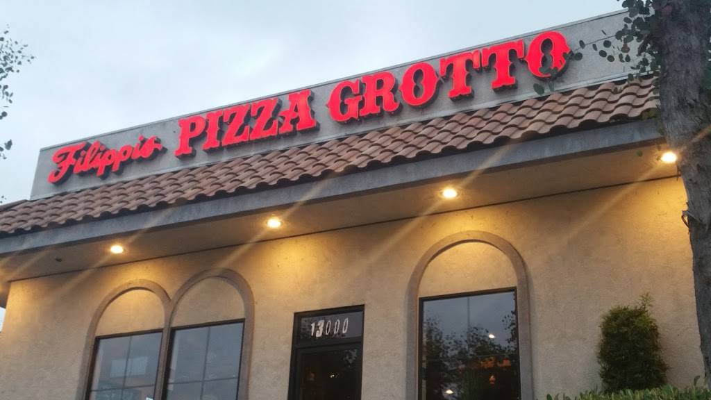 Filippis Pizza Grotto Poway | restaurant | 13000 Oak Knoll Dr, Poway, CA 92064, USA | 8587481800 OR +1 858-748-1800