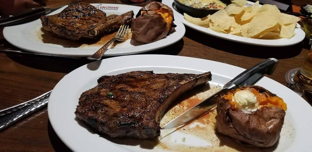 LongHorn Steakhouse | meal takeaway | 7833 Interstate 35 Access Rd, San Antonio, TX 78224, USA | 2109242487 OR +1 210-924-2487