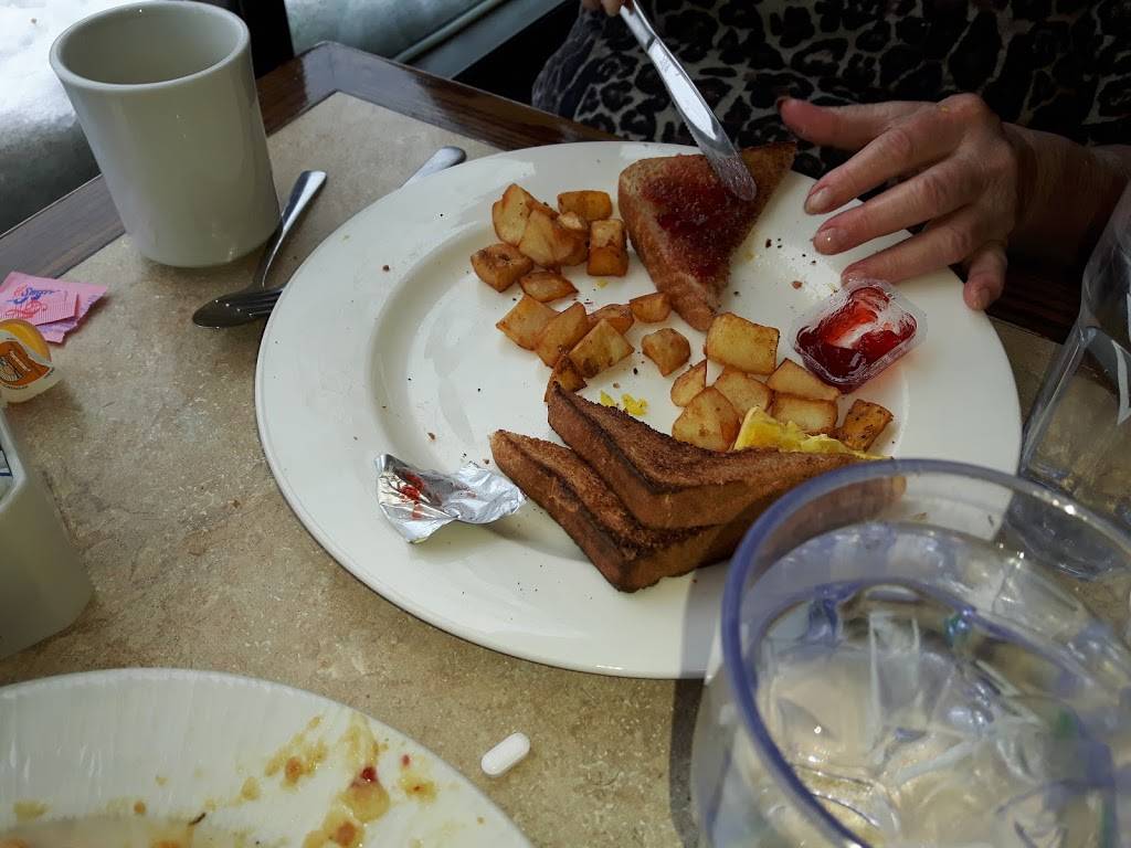 Kristys Restaurant | restaurant | 809 Richmond Rd, Ottawa, ON K2A 0G7, Canada | 6137222336 OR +1 613-722-2336