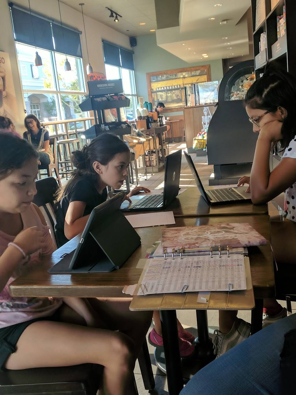 Starbucks | cafe | 9801 Hageman Rd, Bakersfield, CA 93312, USA | 6615875107 OR +1 661-587-5107