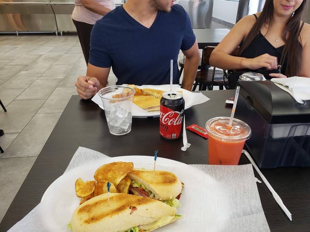 La Capital de Los Jugos | restaurant | 7602 NW 186th St, Hialeah, FL 33015, USA | 3054008635 OR +1 305-400-8635