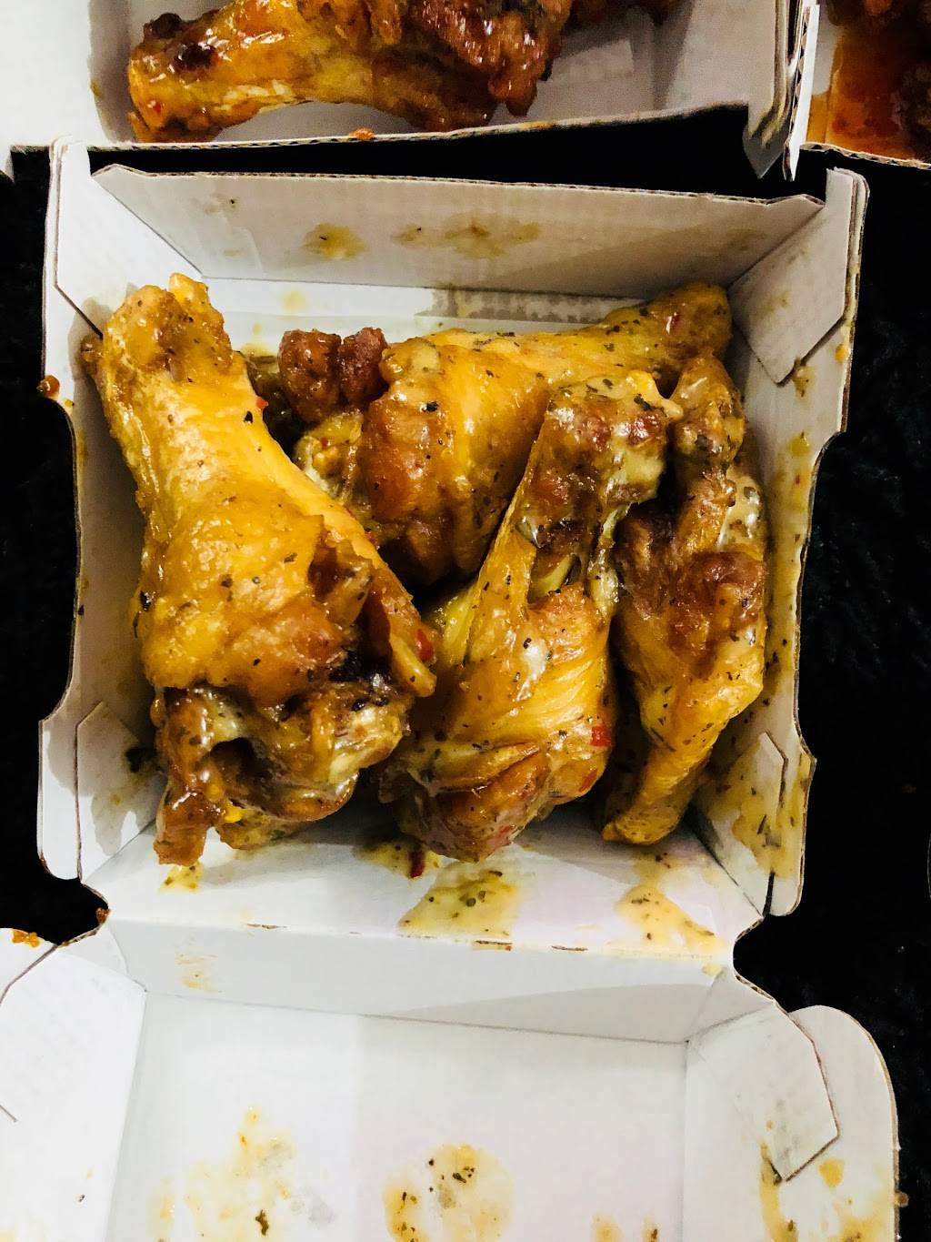 Buffalo Wild Wings | restaurant | 2035 28th St SE, Grand Rapids, MI 49508, USA | 6162412999 OR +1 616-241-2999