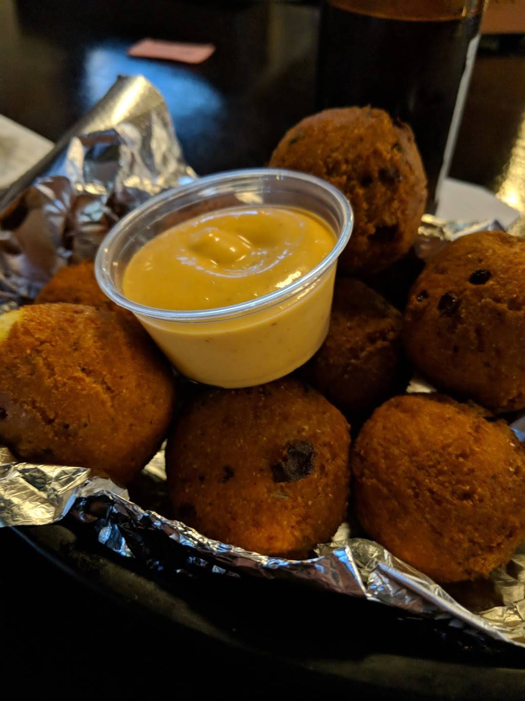 ABC the Tavern Uptown | restaurant | 11434 Uptown Ave, Cleveland, OH 44106, USA | 2167211511 OR +1 216-721-1511