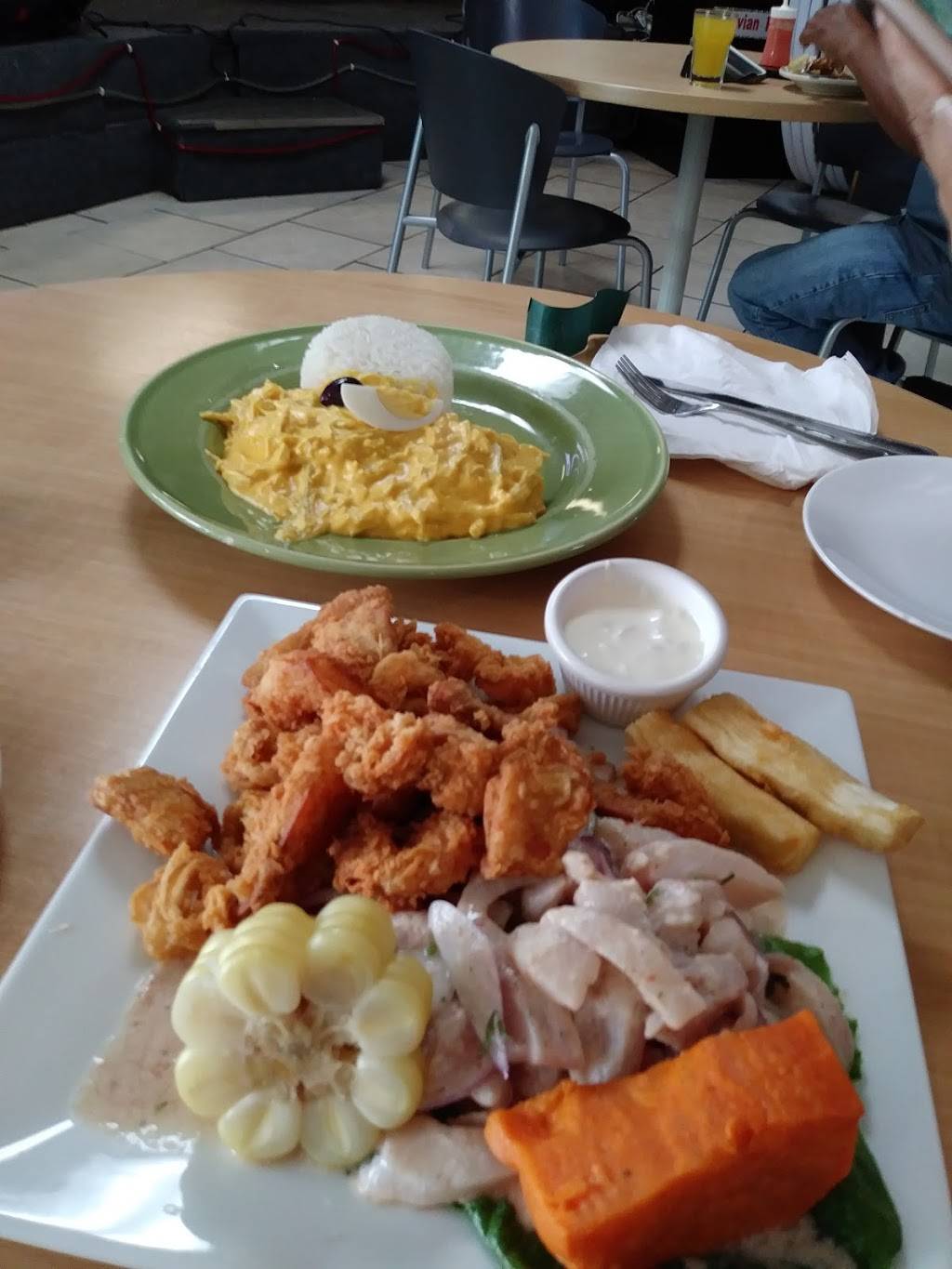 Revash Restaurant & Catering | restaurant | 4445 Brookfield Corporate Dr, Chantilly, VA 20151, USA | 7032633338 OR +1 703-263-3338