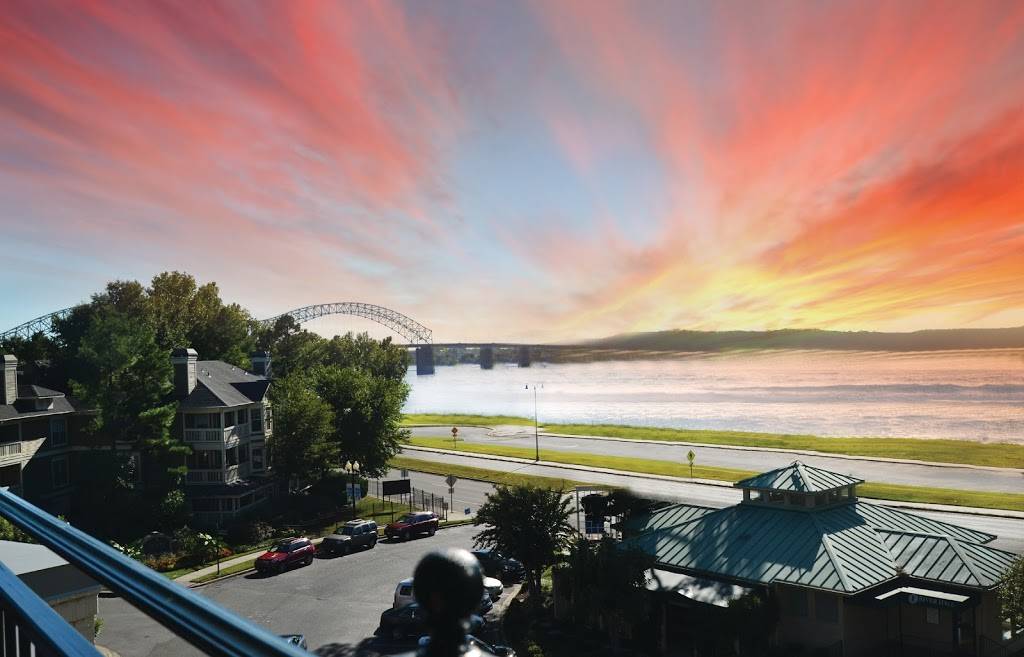 Terrace at The River Inn | restaurant | 50 Harbor Town Square, Memphis, TN 38103, USA | 9012603366 OR +1 901-260-3366