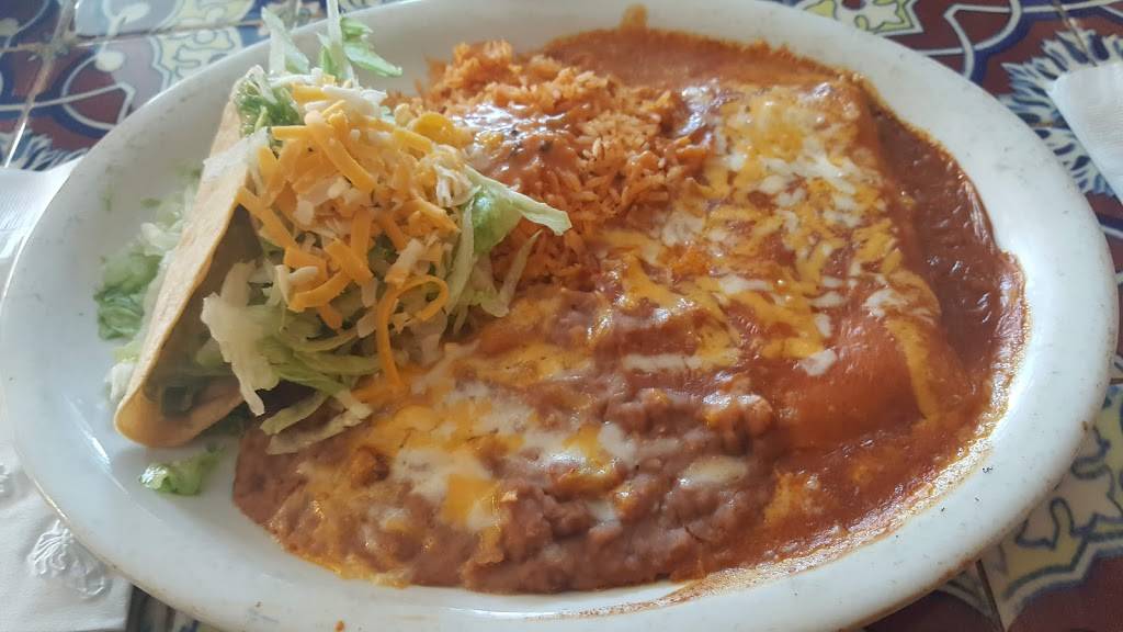 El Rincon Bohemio | restaurant | 4141 State St # F1, Santa Barbara, CA 93110, USA | 8059674464 OR +1 805-967-4464