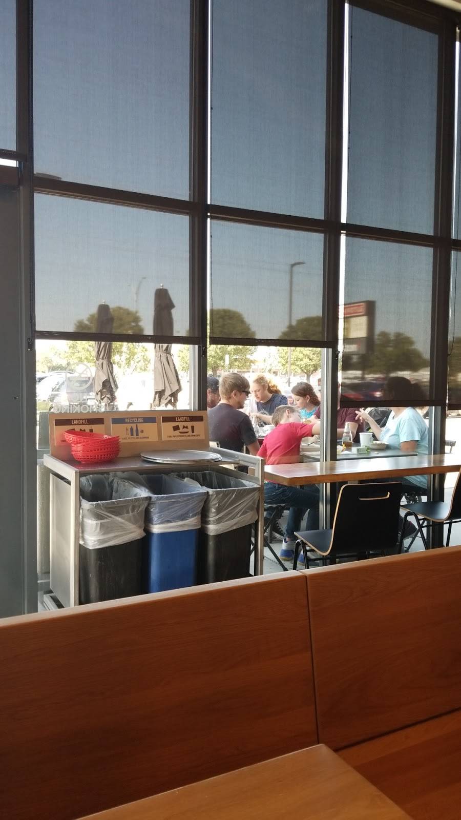 Chipotle Mexican Grill | restaurant | 2375 S 9th St Ste C, Salina, KS 67401, USA | 7854938093 OR +1 785-493-8093