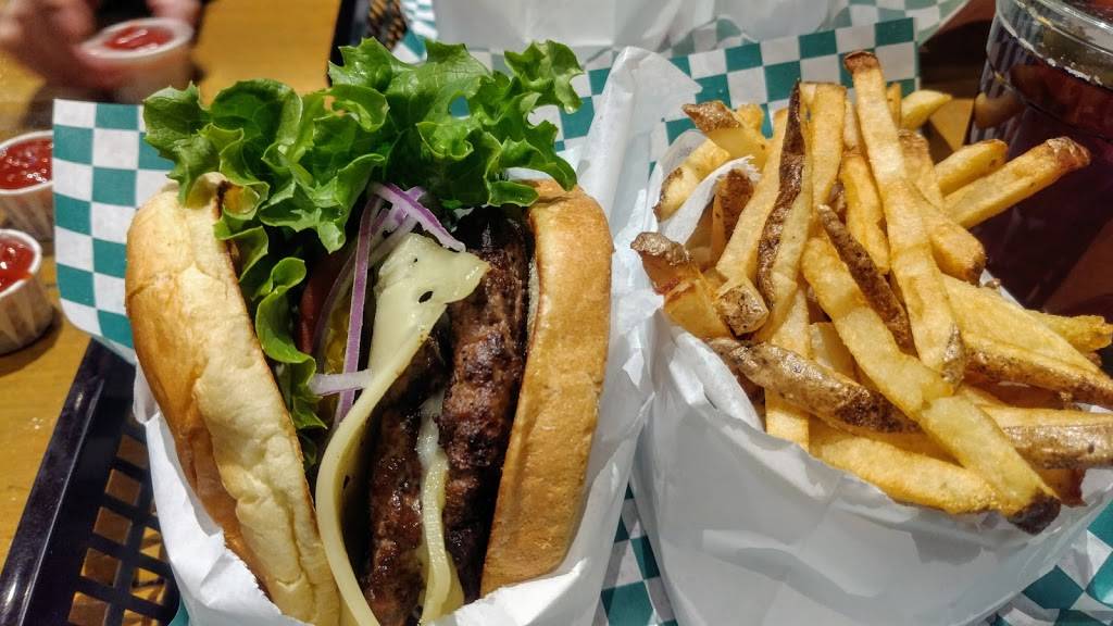 Busy Burger | restaurant | 1120 W Taylor St, Chicago, IL 60607, USA | 3122267760 OR +1 312-226-7760