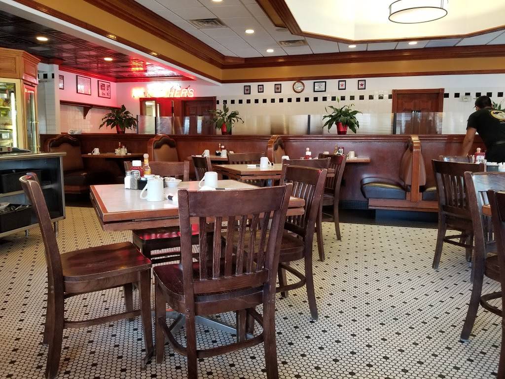 Ma Fischers | restaurant | 2214 N Farwell Ave, Milwaukee, WI 53202, USA | 4142717424 OR +1 414-271-7424