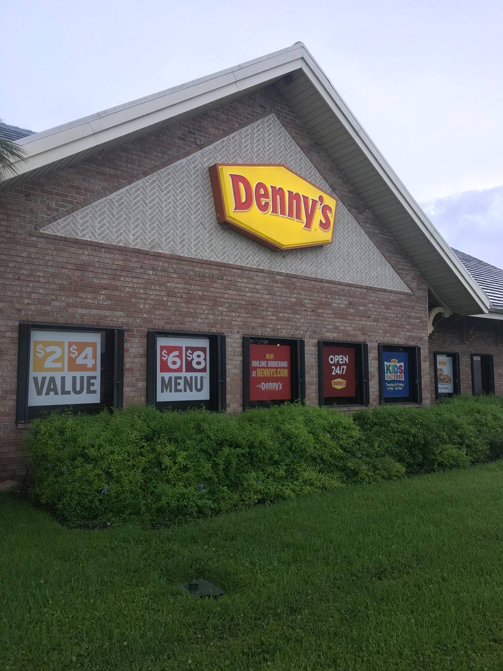 Dennys | restaurant | 100 N Kings Hwy, Fort Pierce, FL 34945, USA | 7724663609 OR +1 772-466-3609
