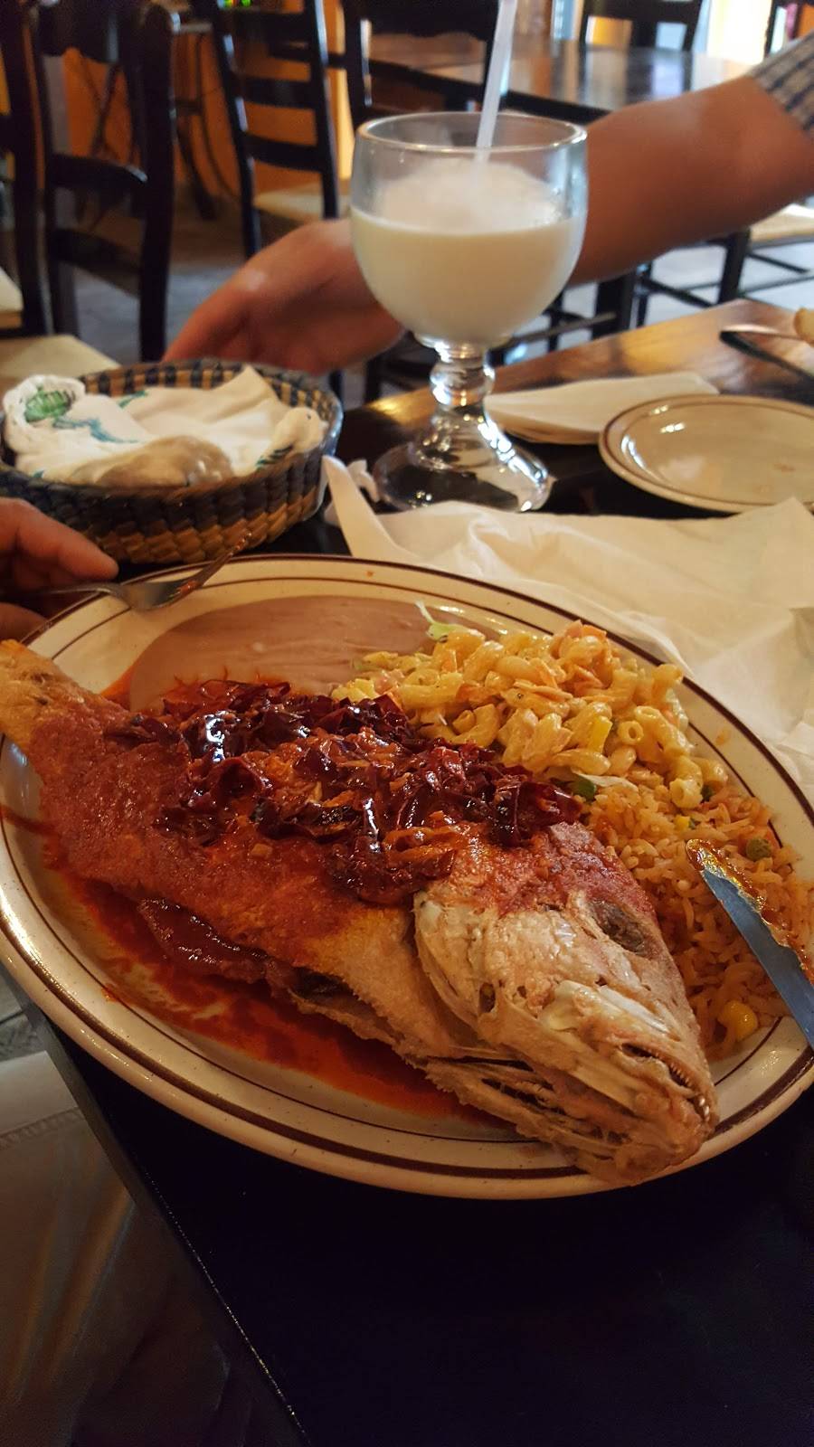 La Casa De Samuel | restaurant | 120 N Genesee St, Waukegan, IL 60085, USA | 8476728730 OR +1 847-672-8730