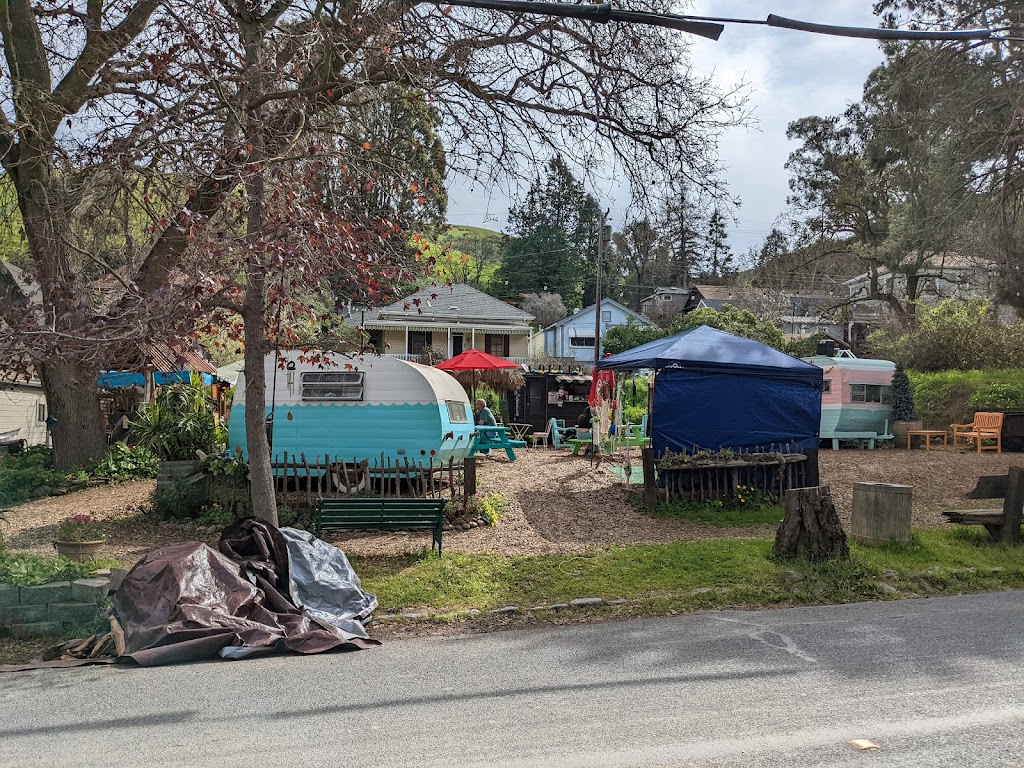 Dog Willing Pizza | restaurant | 21 Canyon Lake Dr #108, Port Costa, CA 94569, USA | 5106891968 OR +1 510-689-1968