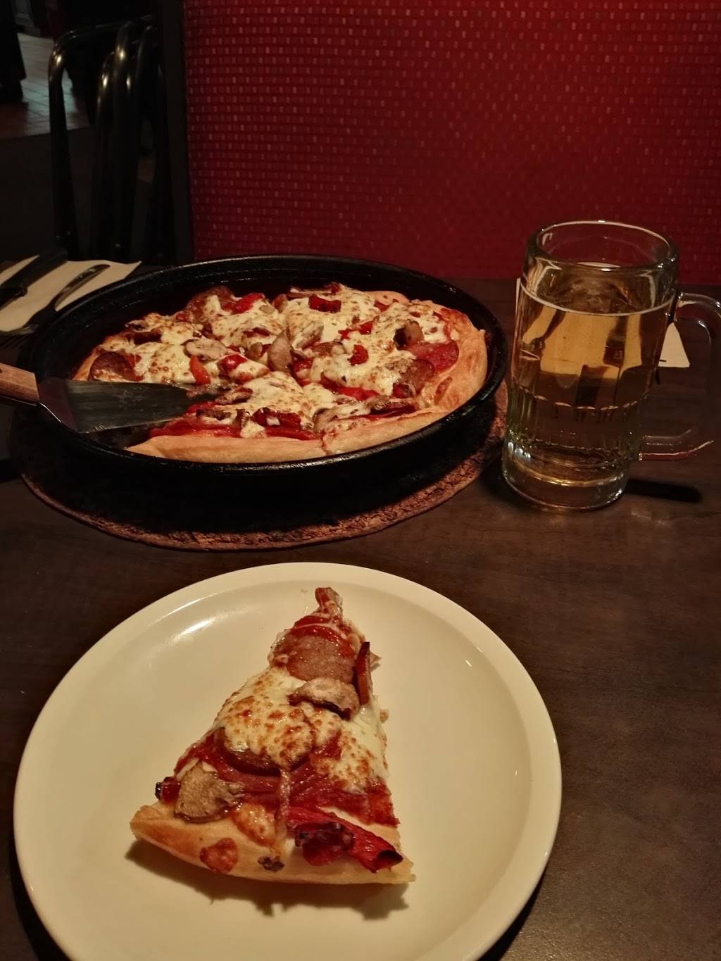 Pizza Hut | meal delivery | 475 Boulevard Saint-Joseph, Drummondville, QC J2C 2B5, Canada | 8194752222 OR +1 819-475-2222