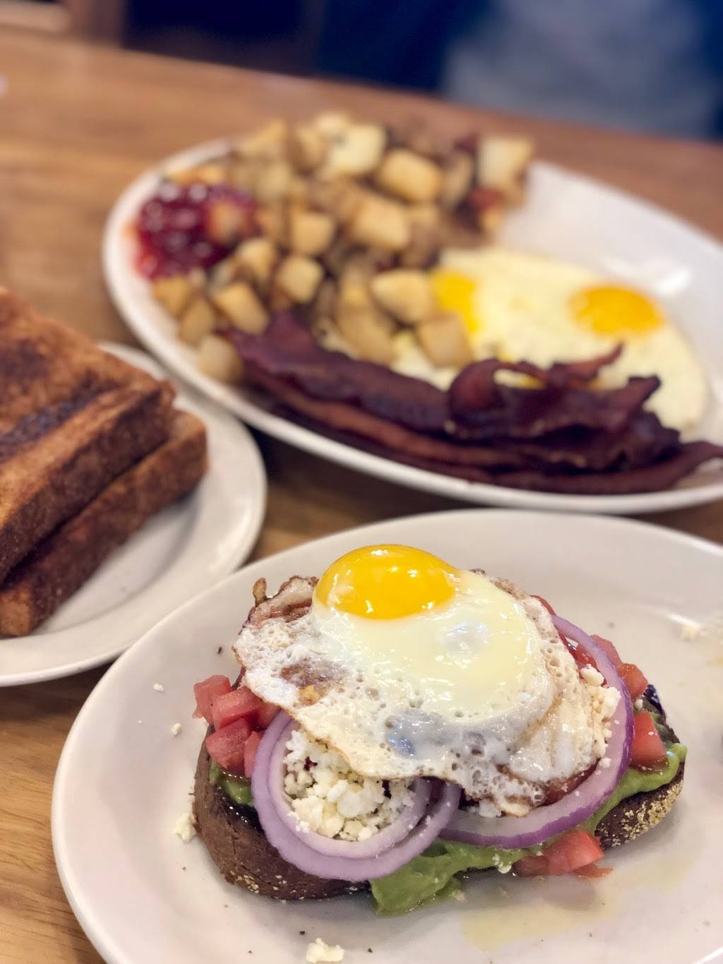 Sunset Grill | restaurant | 266 Hays Blvd, Oakville, ON L6H 7P3, Canada | 2897259700 OR +1 289-725-9700