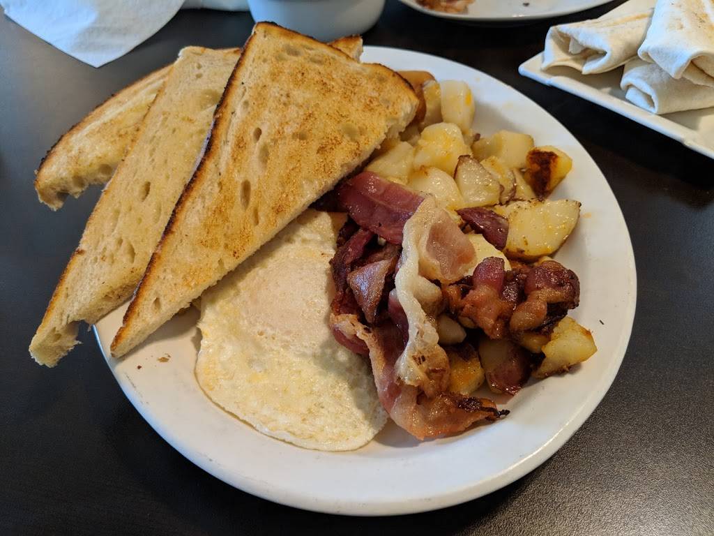 Country Fork | restaurant | 1048 Bay St, Port Rowan, ON N0E 1M0, Canada | 2265341616 OR +1 226-534-1616