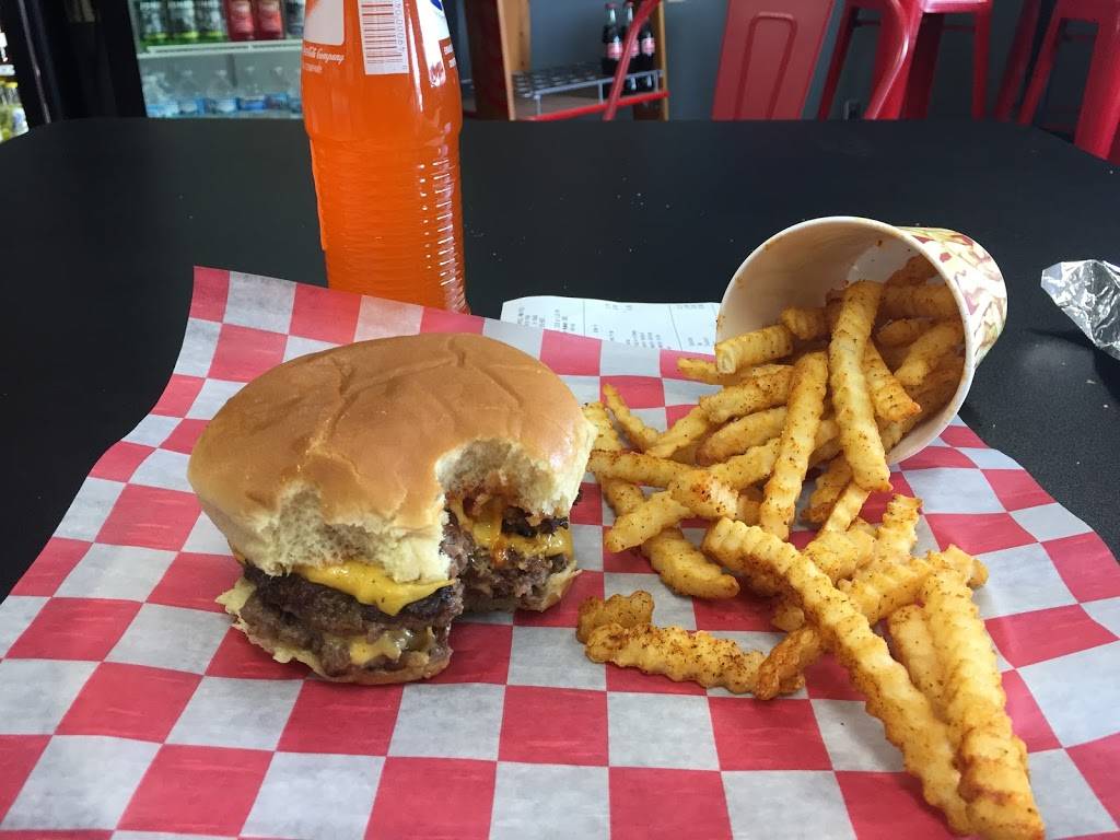 Fergies Burgers, Fries & Pies | restaurant | 1700 Romick Pkwy, Findlay, OH 45840, USA | 5672508657 OR +1 567-250-8657