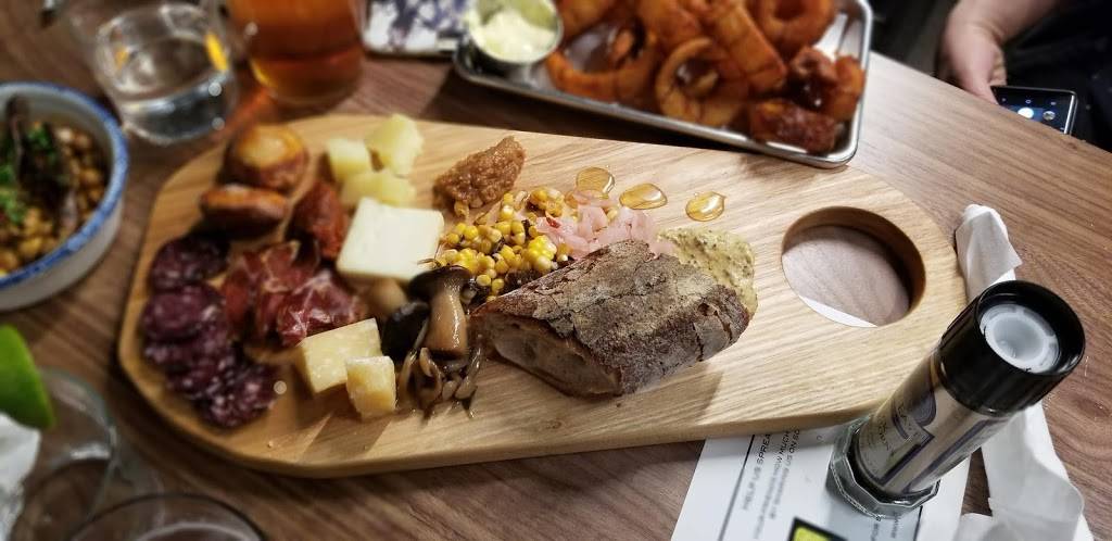 The Friesian Gastro Pub | restaurant | 720 Michigan St NE, Grand Rapids, MI 49503, USA | 6168253001 OR +1 616-825-3001