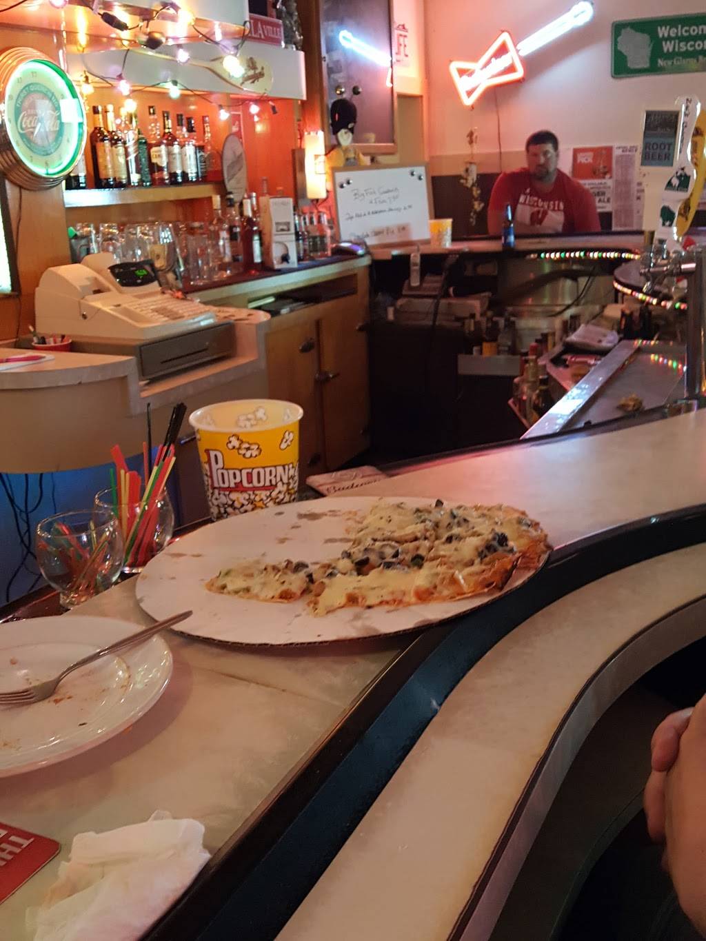 Shelbys Pub | restaurant | 401 N Main St, Loyal, WI 54446, USA | 7152558000 OR +1 715-255-8000