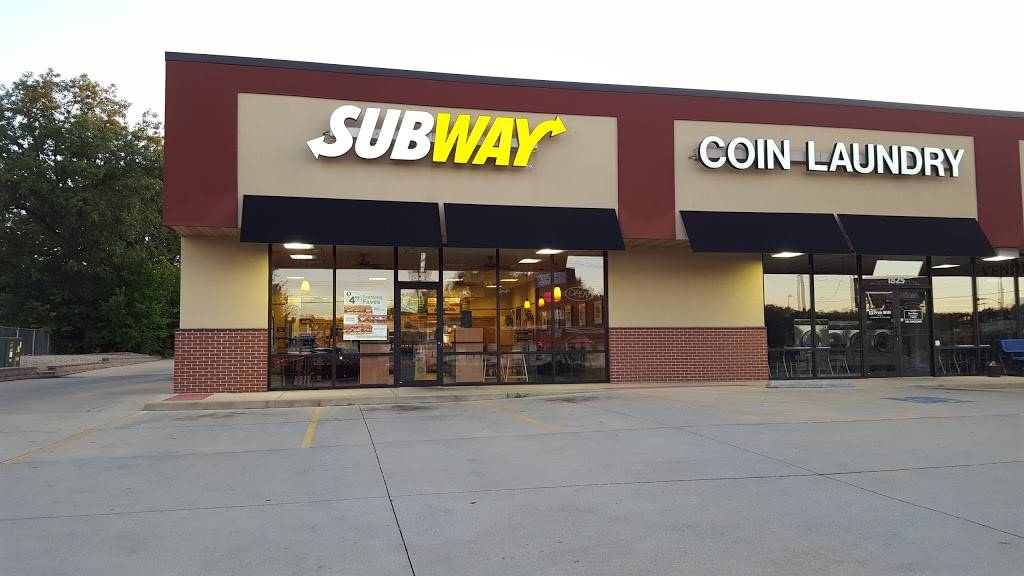 Subway | restaurant | 1827 W Jefferson St, Springfield, IL 62702, USA | 2177879988 OR +1 217-787-9988