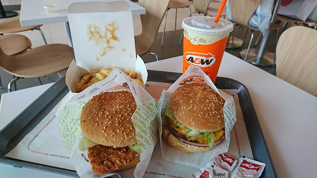 A&W Canada | restaurant | 17600 Yonge St, Newmarket, ON L3Y 4Z1, Canada | 9059670809 OR +1 905-967-0809