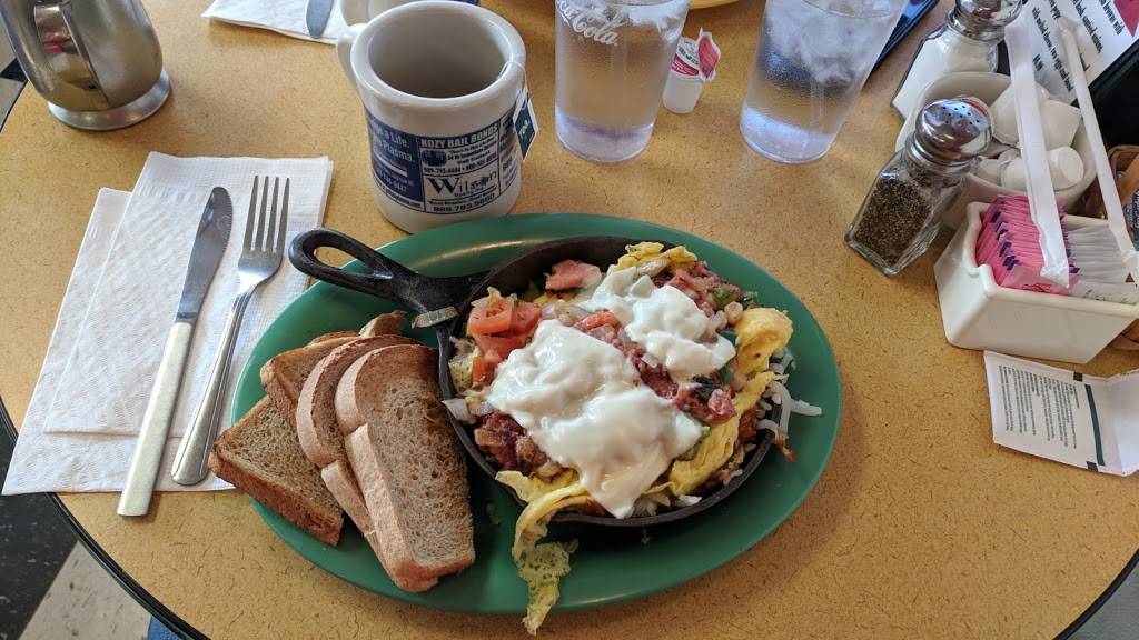 Fuzzys Restaurant | restaurant | 1924 Court St, Saginaw, MI 48602, USA | 9897901719 OR +1 989-790-1719