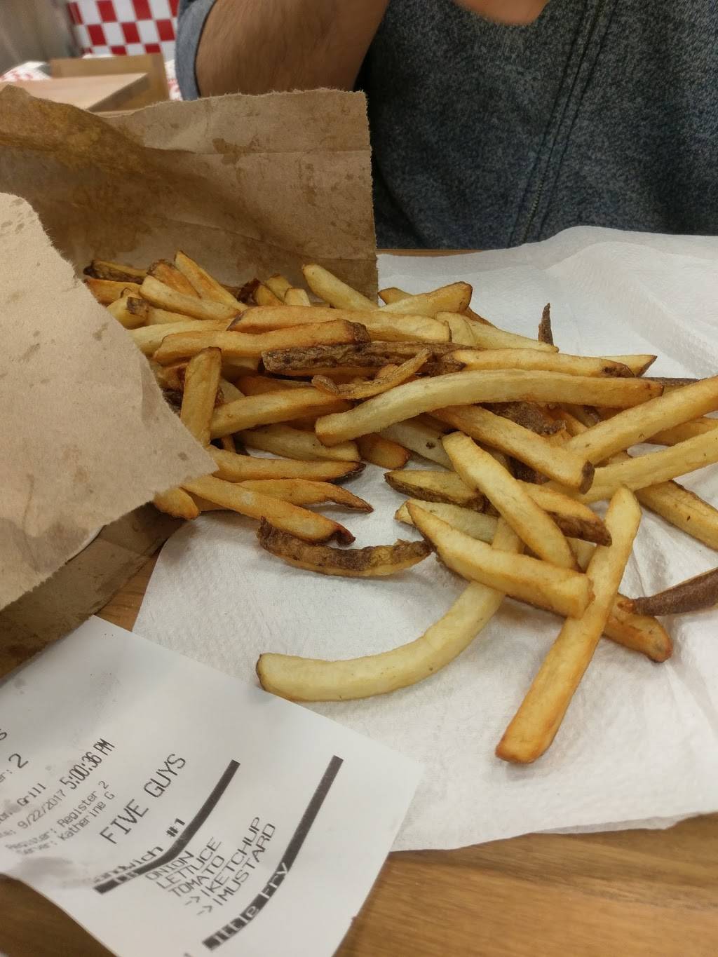 Five Guys | meal takeaway | 68 Washington St, South Attleboro, MA 02703, USA | 5089156177 OR +1 508-915-6177