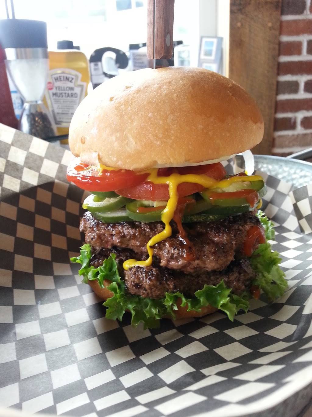 Vibes Gourmet Burgers | restaurant | 25 S Main St, Concord, NH 03301, USA | 6038568671 OR +1 603-856-8671