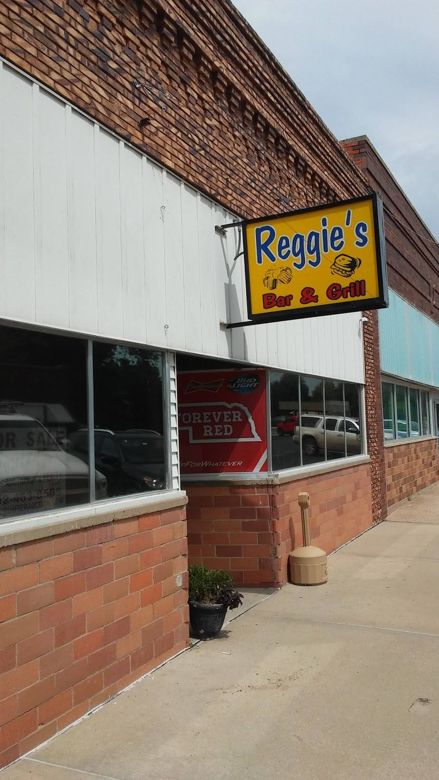 Reggies Bar & Grill | restaurant | 9226 S Lincoln Ave, Roseland, NE 68973, USA | 4027566900 OR +1 402-756-6900