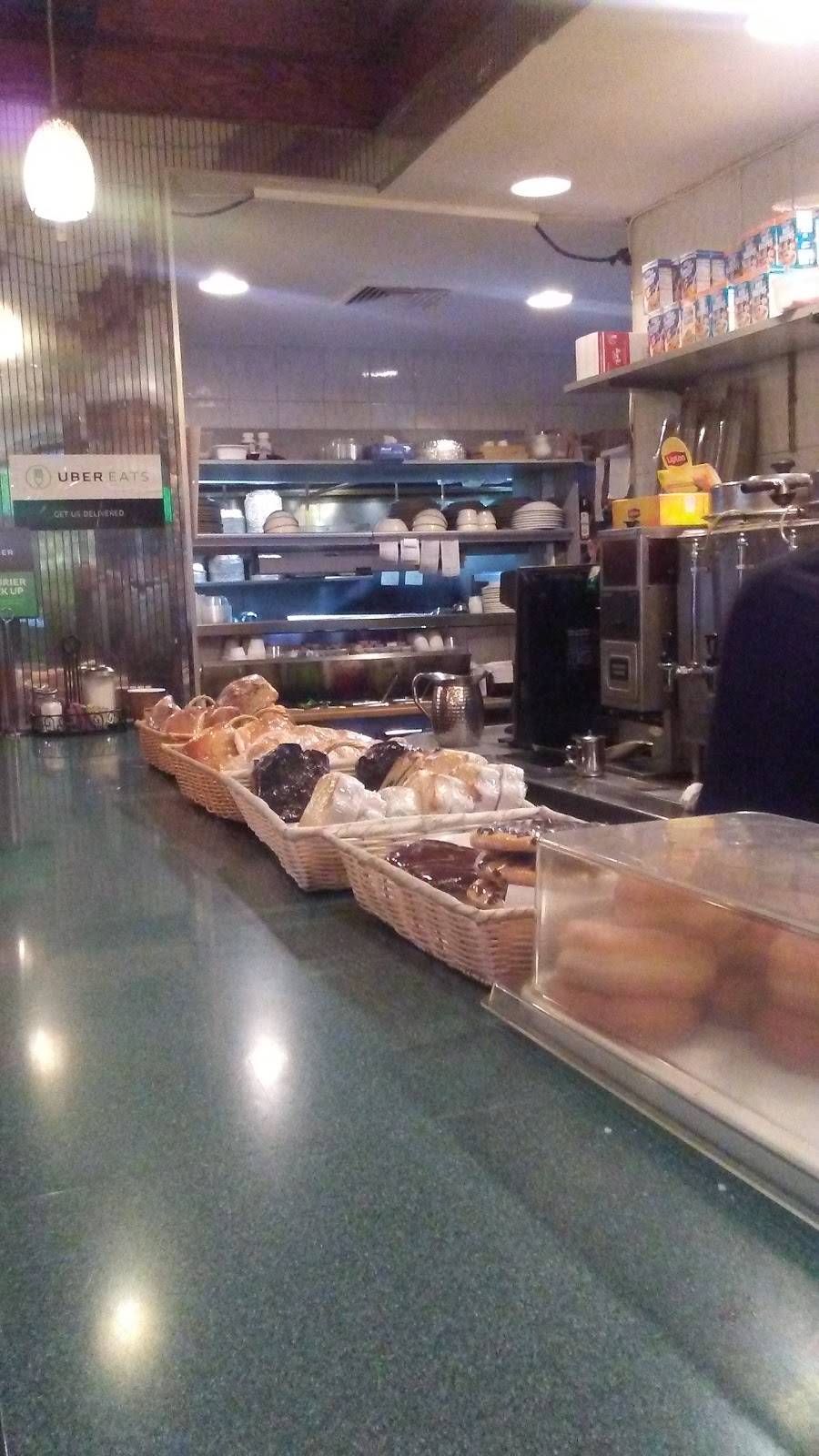 Bedford Cafe | meal takeaway | 1 Bedford Park Blvd, Bronx, NY 10468, USA | 7183653446 OR +1 718-365-3446