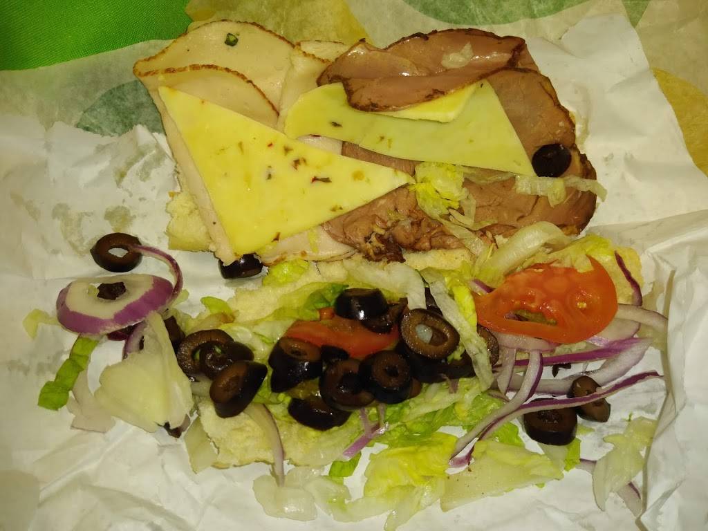 Subway | restaurant | 2302 1, 2, Muscatine Ave, Iowa City, IA 52240, USA | 3193385146 OR +1 319-338-5146
