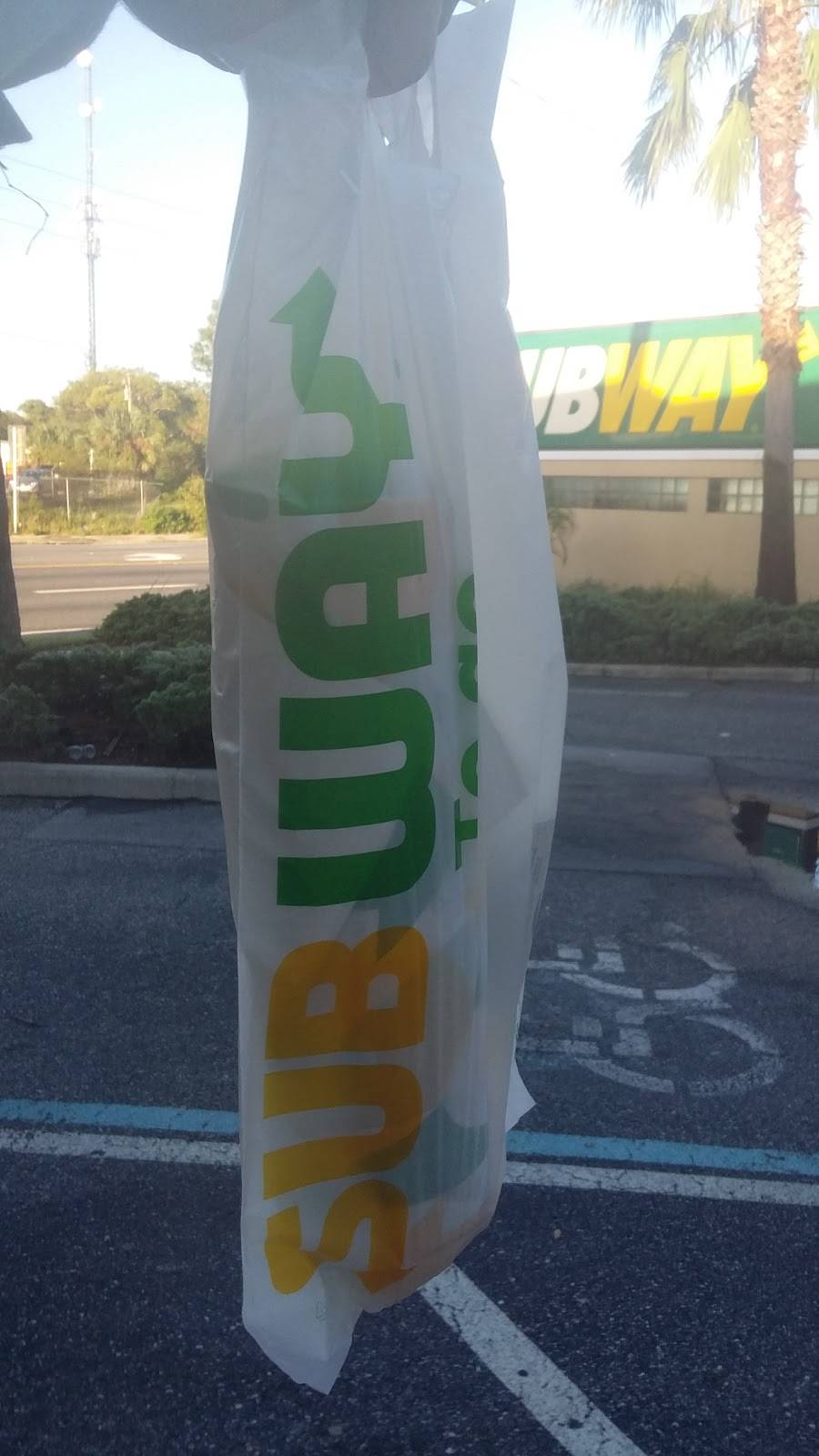 Subway | restaurant | 101 W Main St, Apopka, FL 32703, USA | 4078801131 OR +1 407-880-1131