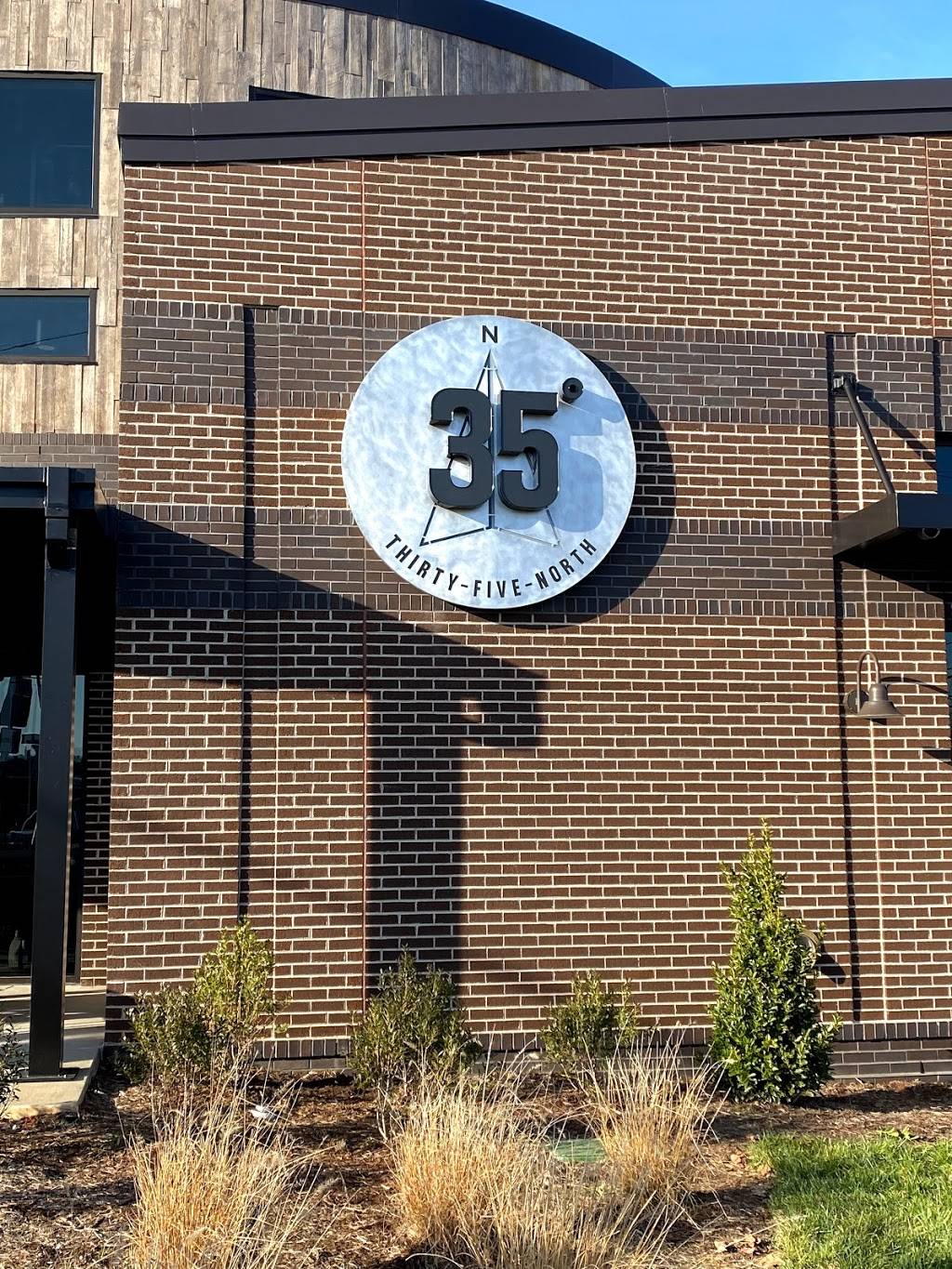 35 North | restaurant | 11321 Kingston Pike, Knoxville, TN 37934, USA | 8656713535 OR +1 865-671-3535