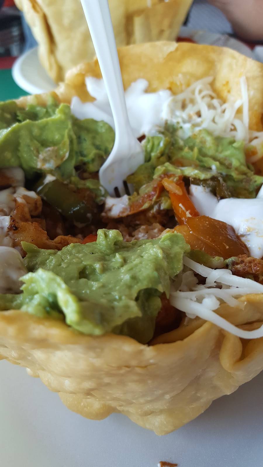 El Famous Burrito | restaurant | 15914 S Harlem Ave, Tinley Park, IL 60477, USA | 7084297072 OR +1 708-429-7072