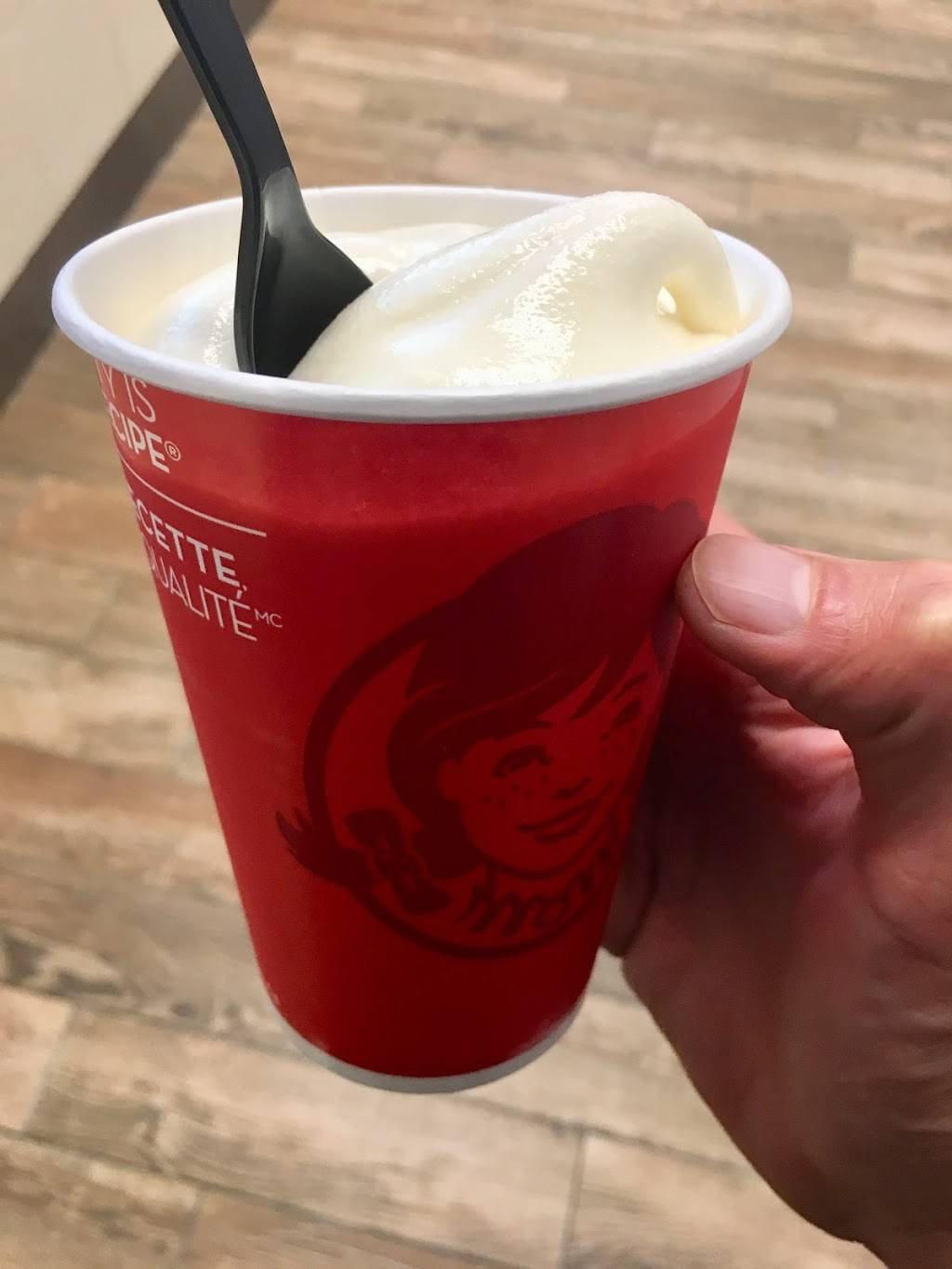 Wendys | restaurant | 2456 Bank St, Ottawa, ON K1A 0A1, Canada | 6137387980 OR +1 613-738-7980